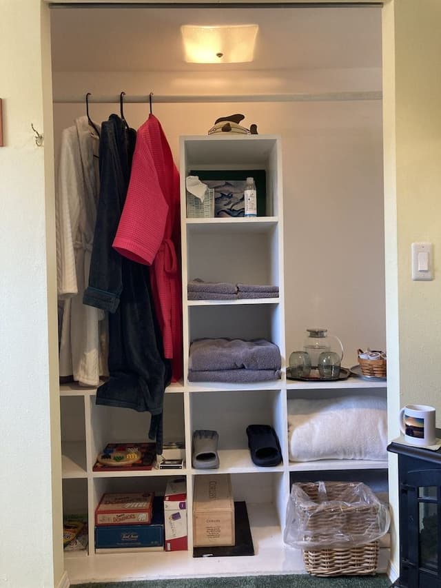 Suite, 1 Bedroom, Hot Tub, Lake View (Lakeside Bedroom Suite)