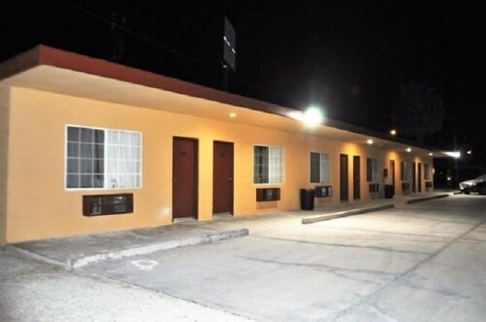 A Nights Inn3