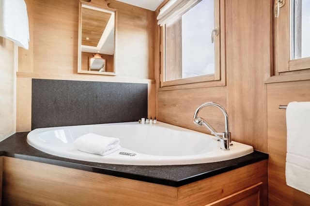 Suite (Makalu)