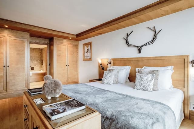 Suite (Annapurna)