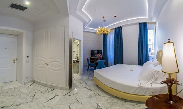 Room, 1 Queen Bed (No View)