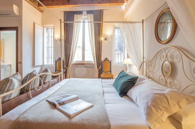 Deluxe Suite, City View