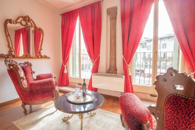 Deluxe Suite, City View