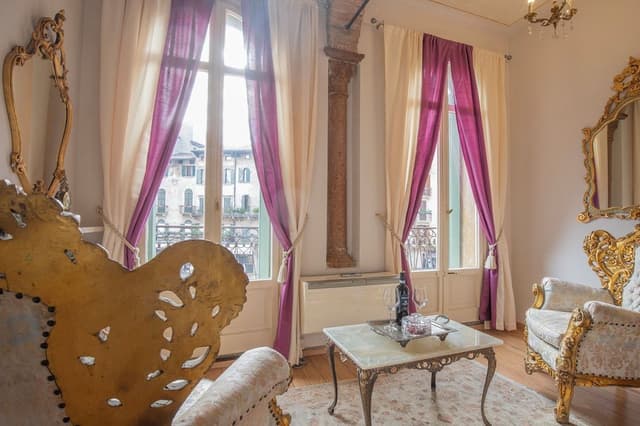 Deluxe Suite, City View
