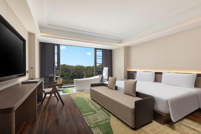 Executive Room, 1 Queen Bed (Hollywood)