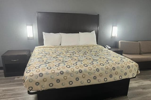 King Bed Non-Smoking
