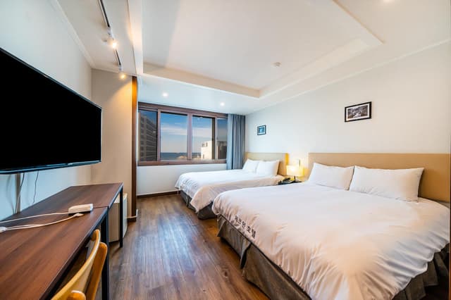 Deluxe Twin Bed