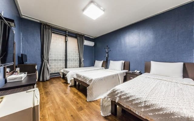 Economy Triple Room, Multiple Beds