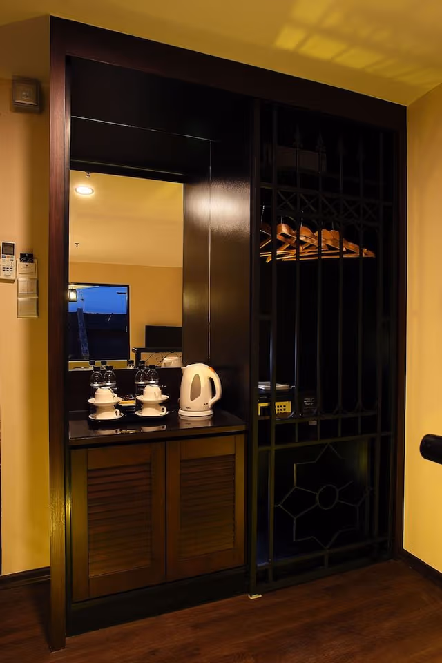 Raffles Suite