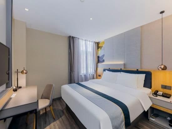 Business Queen Room