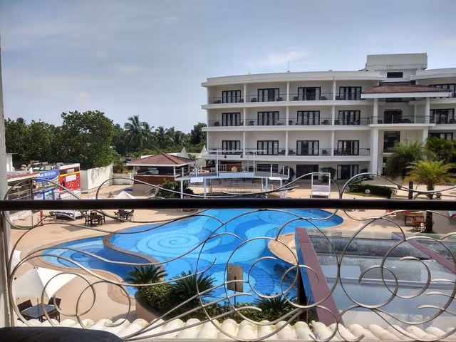 Royal Suite, 1 King Bed, Bathtub, Pool View