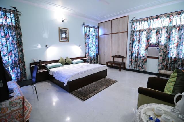 Royal Room, Jetted Tub