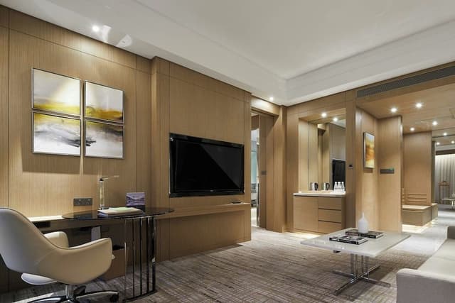 Suite, 1 King Bed, City View