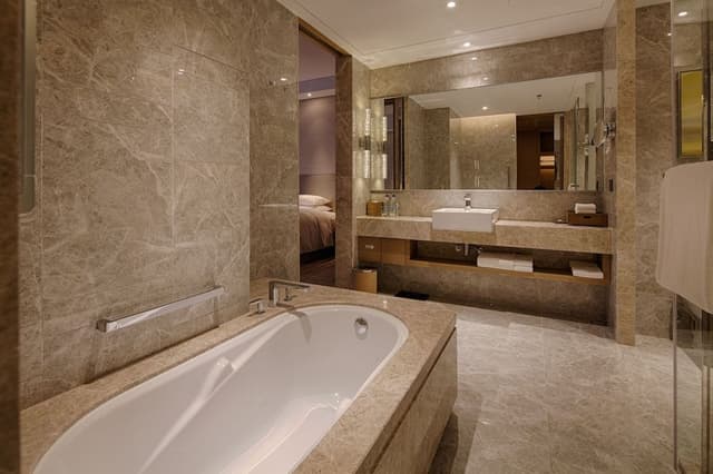 Suite, 1 King Bed, City View