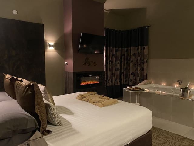 Luxury Room, 1 King Bed (Spa Suite)