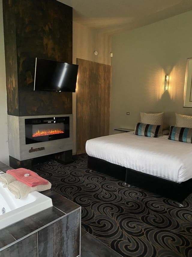 Luxury Room, 1 King Bed (Spa Suite)