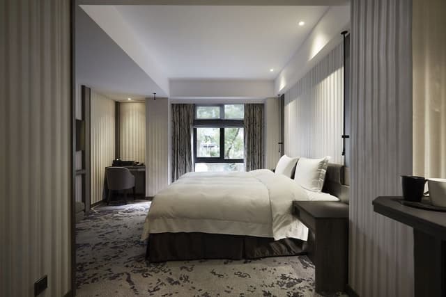 Deluxe Double Room with Bathtub
