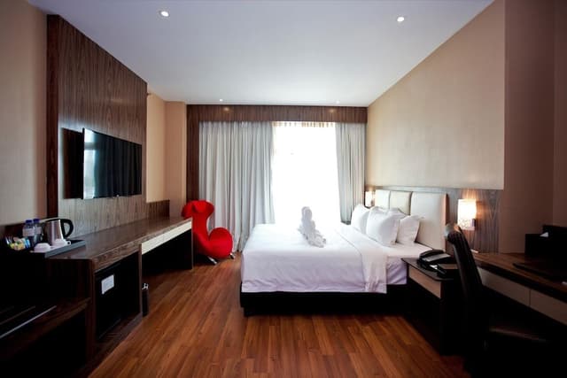Deluxe Twin Room, Partial Sea View - Leisure Only