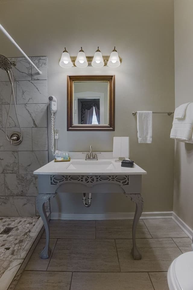 The Susan Klein Bonham Room #4