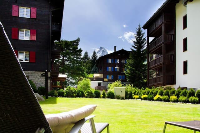Boutique Studio South wit Matterhorn view