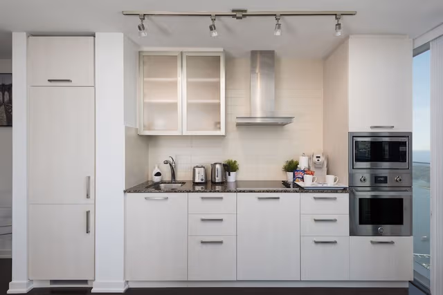 Exclusive Condo, 1 Bedroom, Kitchen, Lake View