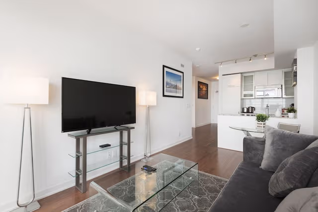 Luxury Condo, 1 Bedroom, Kitchen, Lake View