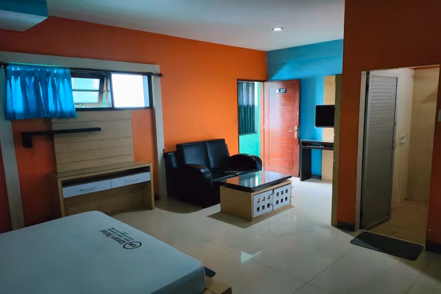 Economy Room