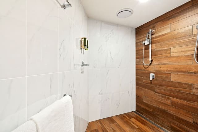 1 Bedroom With Studio Spa Suite - Ground