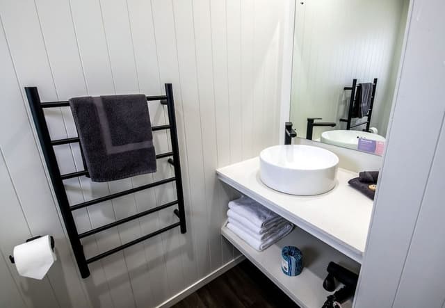 Deluxe Studio Suite, 1 Bedroom, Hot Tub, Courtyard Area