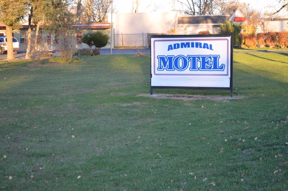 Admiral Motel0