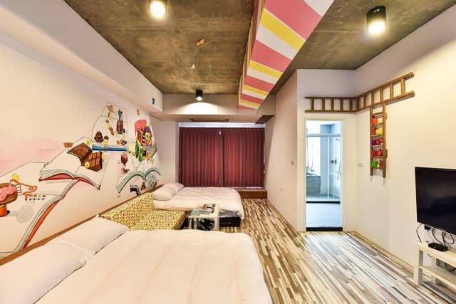 Standard Quadruple Room (with bathtub)