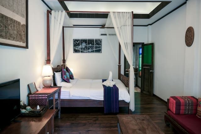 Luxury Double Room, 1 King Bed, Bathtub, Pool View