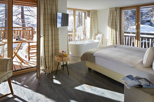 Luxury Apartment, 3 Bedrooms, Mountain View