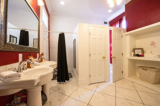 Shared Dormitory, Mixed Dorm, Shared Bathroom