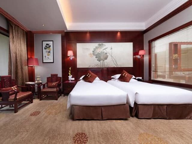 Deluxe Room, 1 King Bed, Garden View