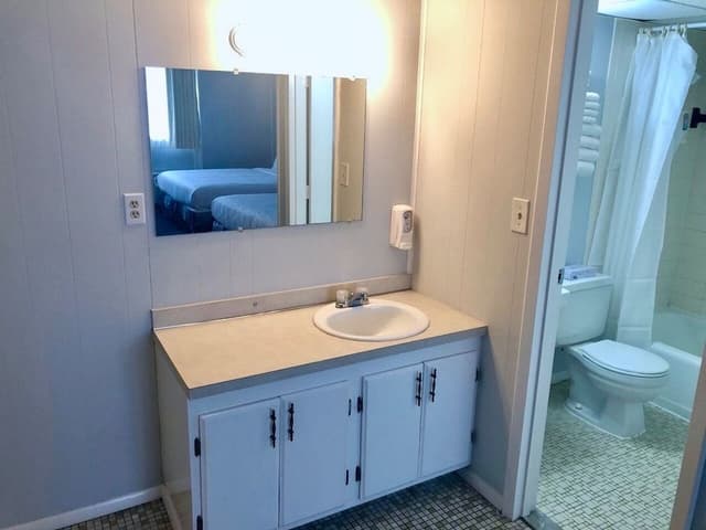 Standard Room, Multiple Beds, Poolside
