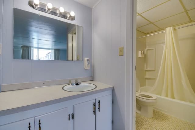 Standard Room, Multiple Beds (Street View)