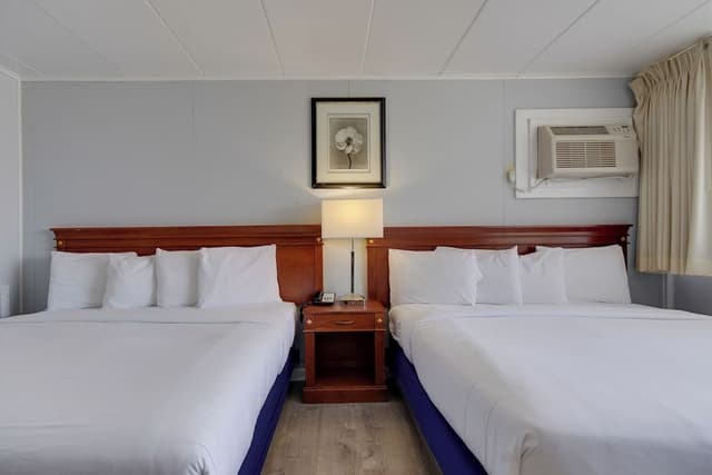 Standard Room, Multiple Beds, Poolside
