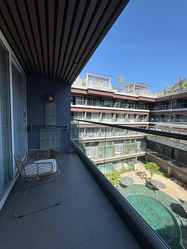 Deluxe Pool View