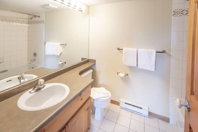 Deluxe Townhome, 2 Bedrooms, Patio (Unit 31)