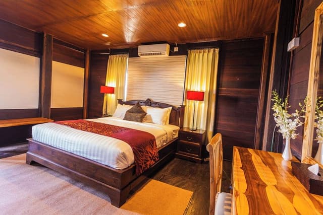 Classic Villa, 4 Bedrooms, Private Pool, City View