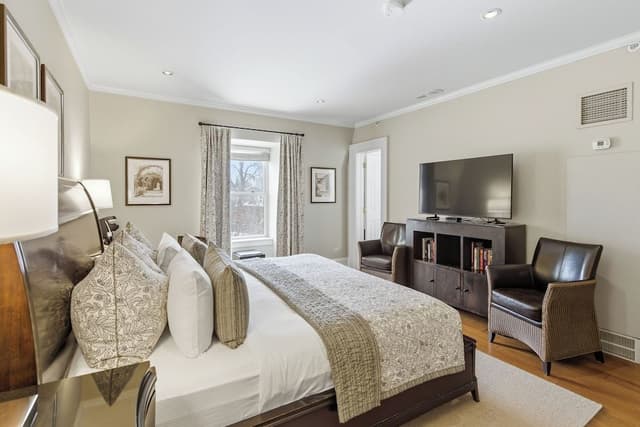 Deluxe Room, 1 King Bed