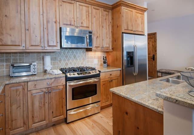 Condo, 3 Bedrooms