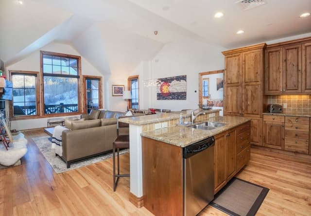 Condo, 3 Bedrooms