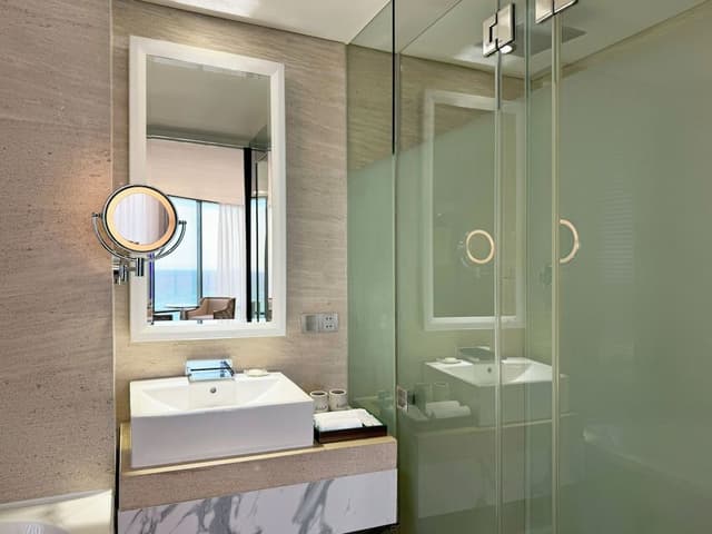 Junior Suite, 1 Double Bed, Bathtub, Ocean View