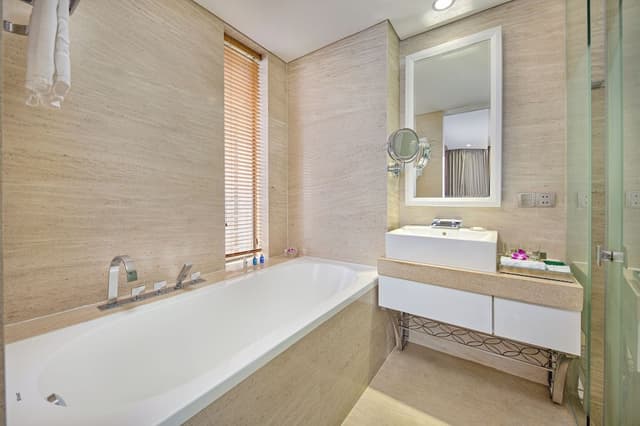 Junior Suite, 1 Double Bed, Bathtub, Ocean View
