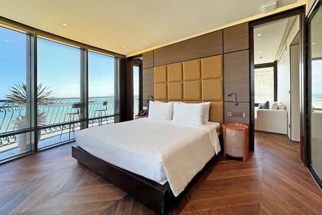 Presidential Suite, 1 Double Bed, Bathtub, Ocean View
