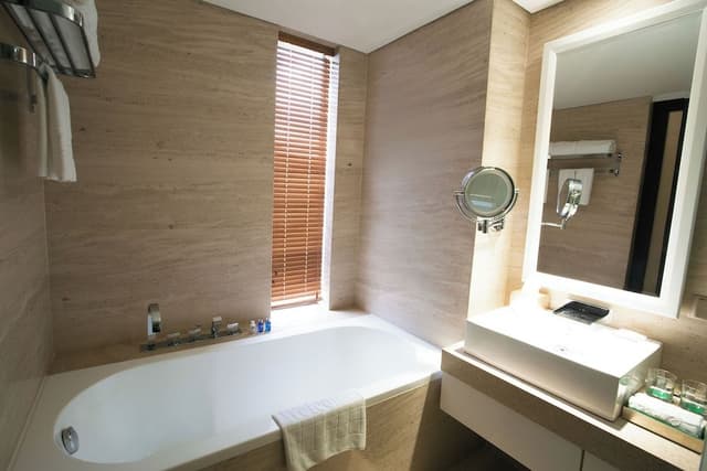 Junior Suite, 1 Double Bed, Bathtub, Ocean View