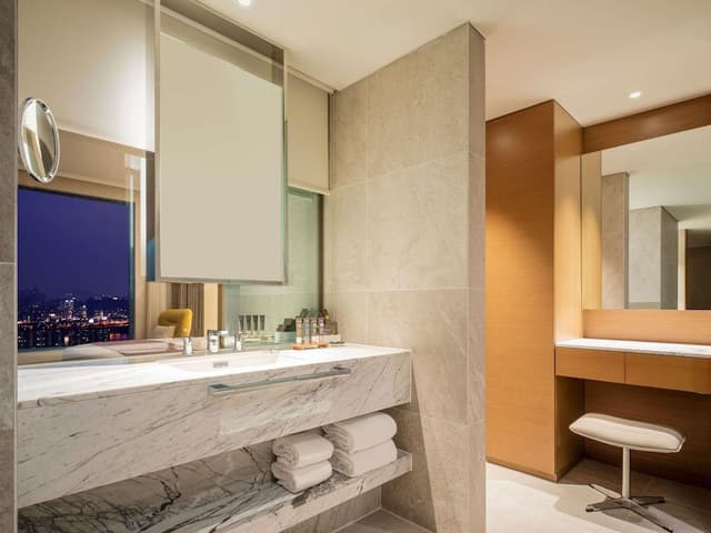 Deluxe Suite, 1 King Bed
