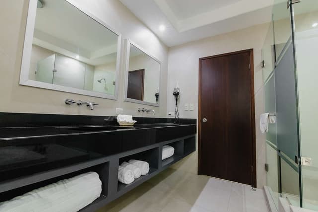 Suite-1 King Bed, Non-Smoking, 60 Inch Tv, 40 Inch Television, Microwave